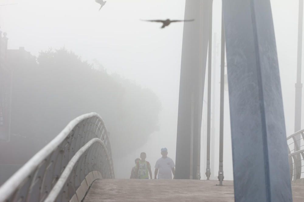 La alta humedad de la mañana, mezclada con el viento del sudeste y las altas temperaturas han provocado este fenómeno que no es inusual en los días de verano