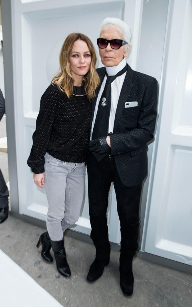 Chanel otoño-invierno 2017/2018: Vanessa Paradis y Karl Lagerfeld