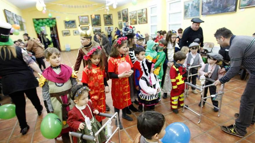 Fiesta infantil de Carnaval en San Julián de Roces
