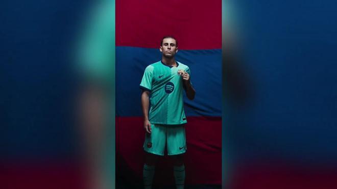 El Barça vuelve a los años 90 con una tercera equipación en tonos verdes