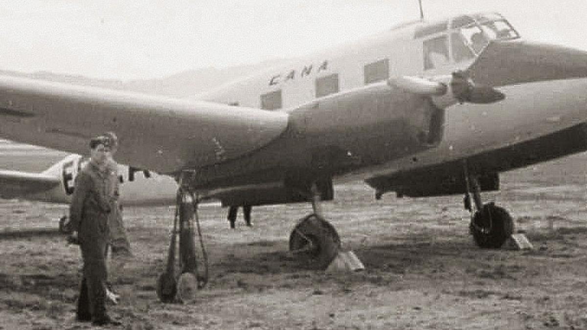 Inauguración solemne del servicio de aerotaxis en el aeródromo de Alcantarilla (1948)