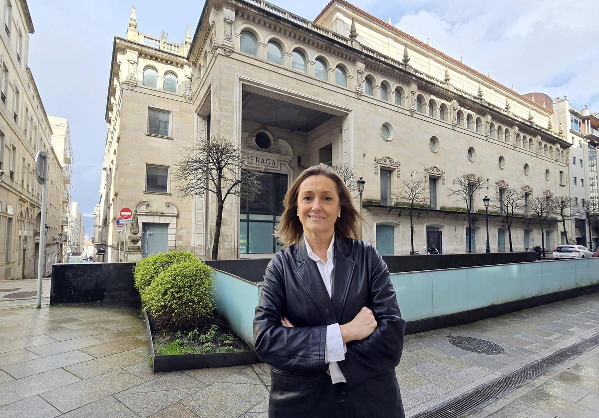 Luisa Sánchez, frente al teatro Fraga.