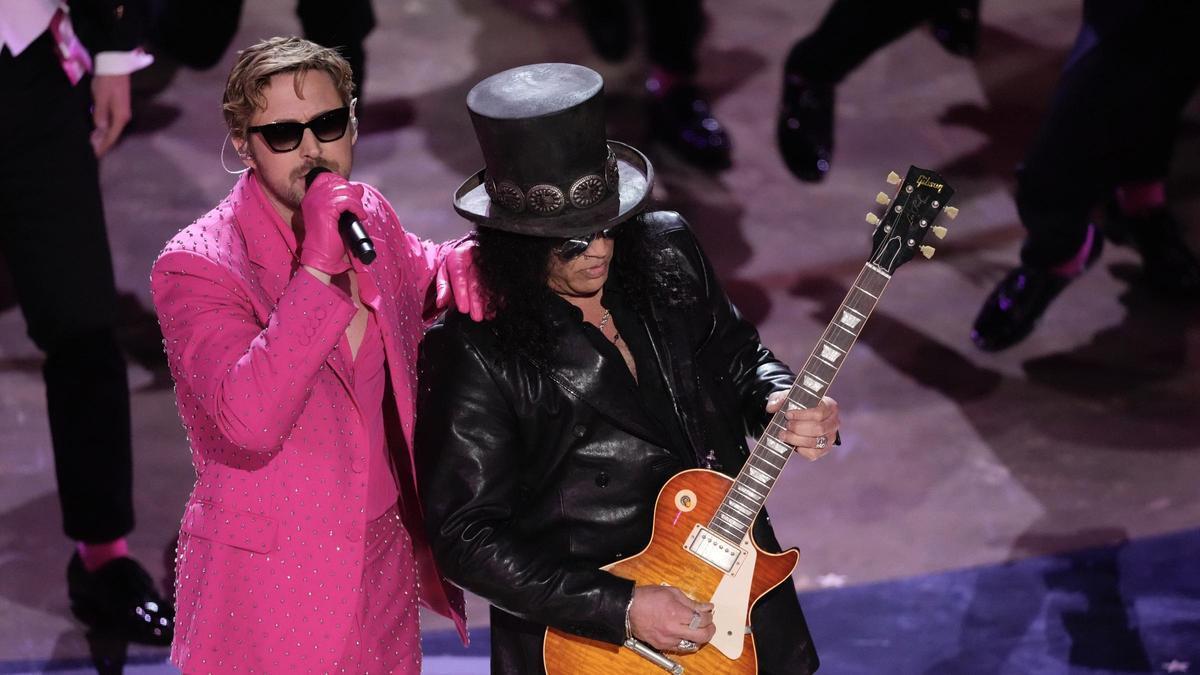 Ryan Gosling y Slash interpretando &#039;I&#039;m Just Ken&#039; en la gala de los Oscar 2024.