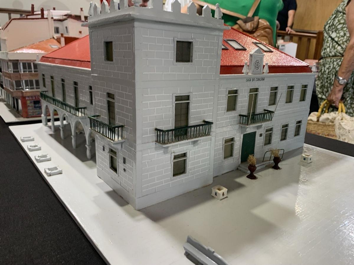 Gene Muíños Reboredo expone en «A nosa pequena vila» maquetas a escala de edificios de Redondela