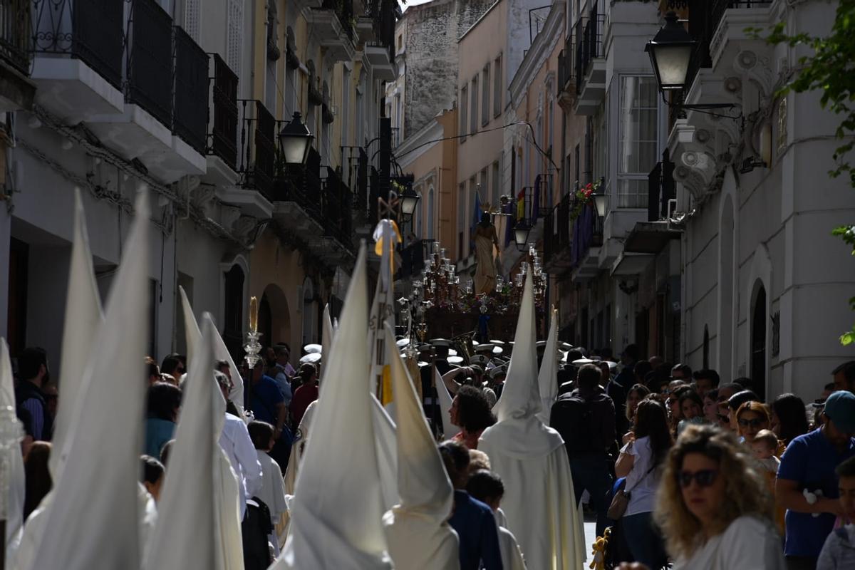 El paso del Cristo por la calle Arias Montano.