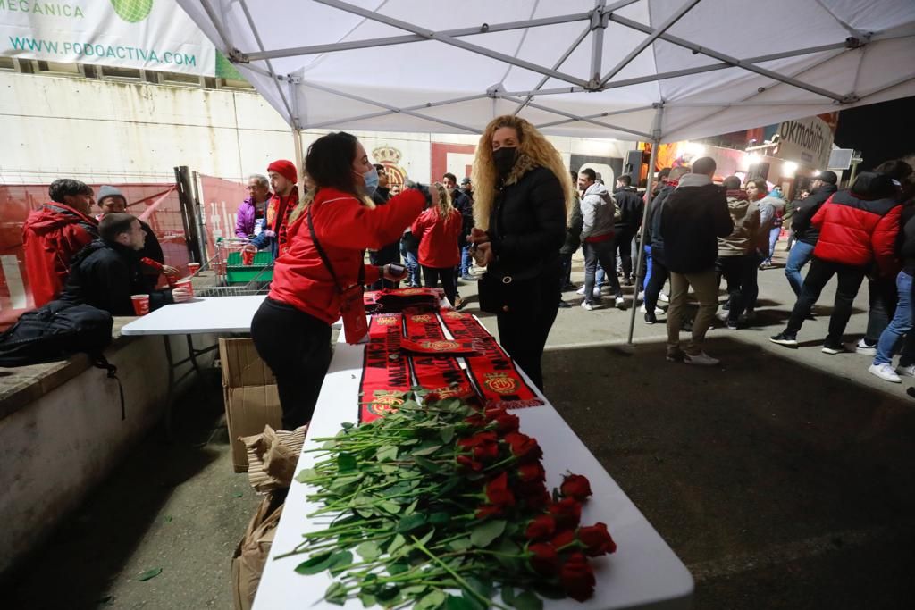 La afición del Mallorca responde a la propuesta gastronómica del día de los enamorados