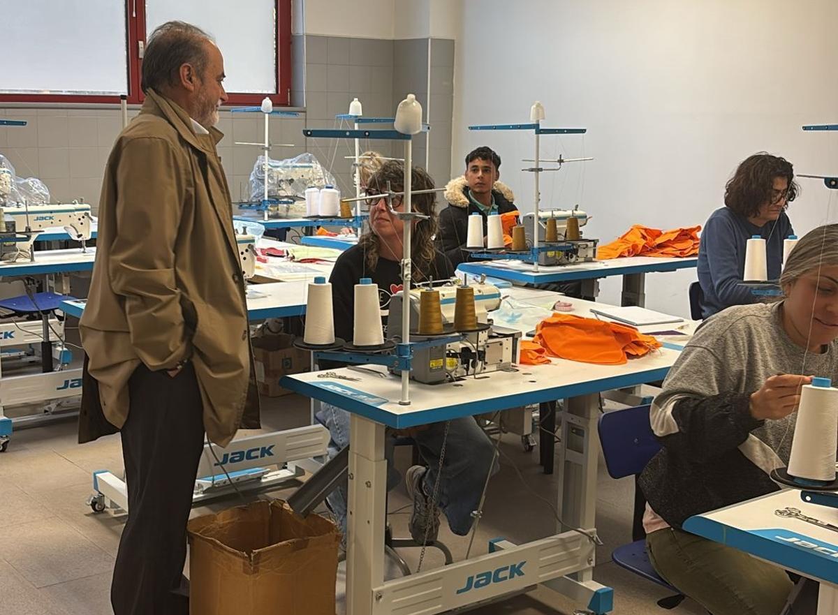 Tomás Fernández hablando con los alumnos de la formación.