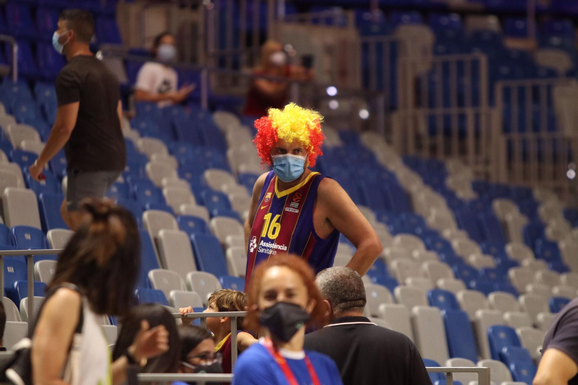 Ambiente en las gradas del Carpena en la previa del España - Francia.