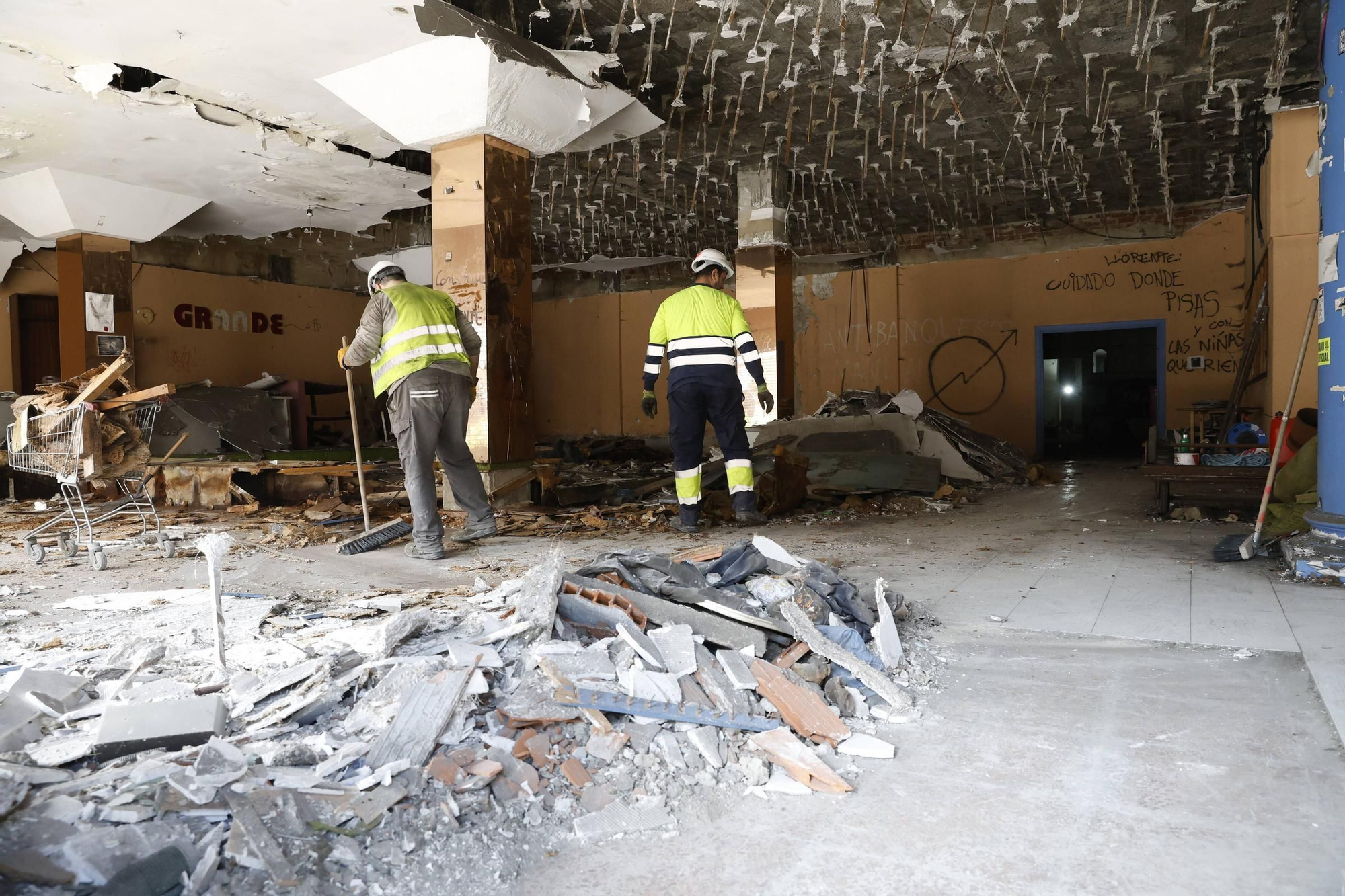 Así avanza la demolición de la nave de Flex