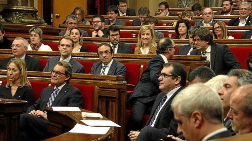 El Parlament en el debat d&#039;investidura celebrat ahir, després del pacte aconseguit in extremis dissabte al migdia entre JxS i la CUP