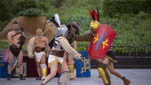Una recreación de una lucha entre gladiadores, durante el festival Tarraco Viva de Tarragona.