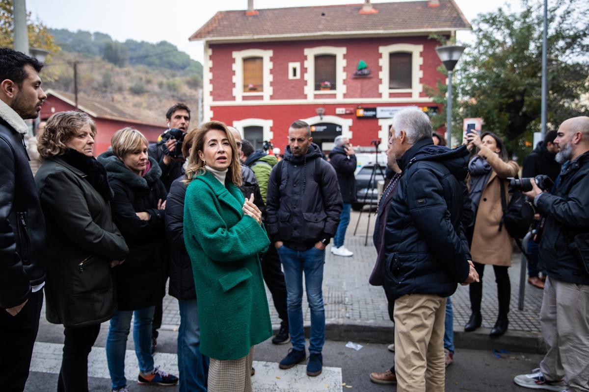 La ministra de Transportes, Raquel Sánchez, en su visita al lugar del accidente de trenes, en la estación de Montcada i Reixac-Manresa