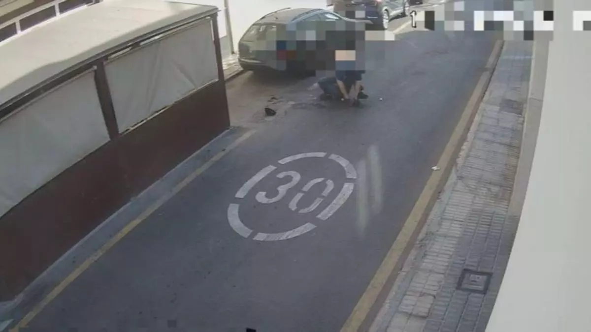 Un detenido tras un brutal apuñalamiento en plena calle en Arrecife: "La víctima estaba junto a un charco de sangre"