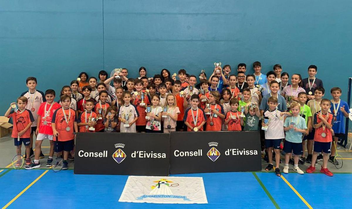 El bádminton de Ibiza goza de buena salud y de una base con un gran futuro