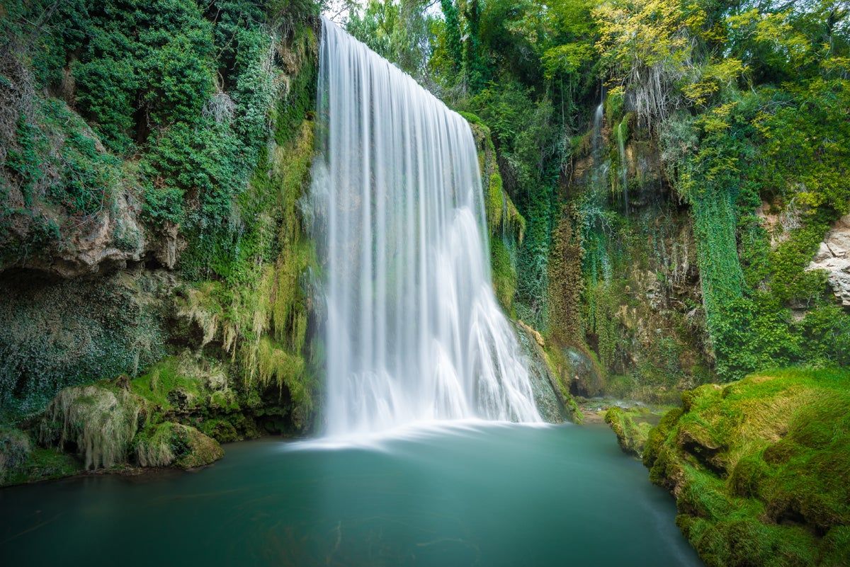 10 cascadas alucinantes sin salir de España - Viajar