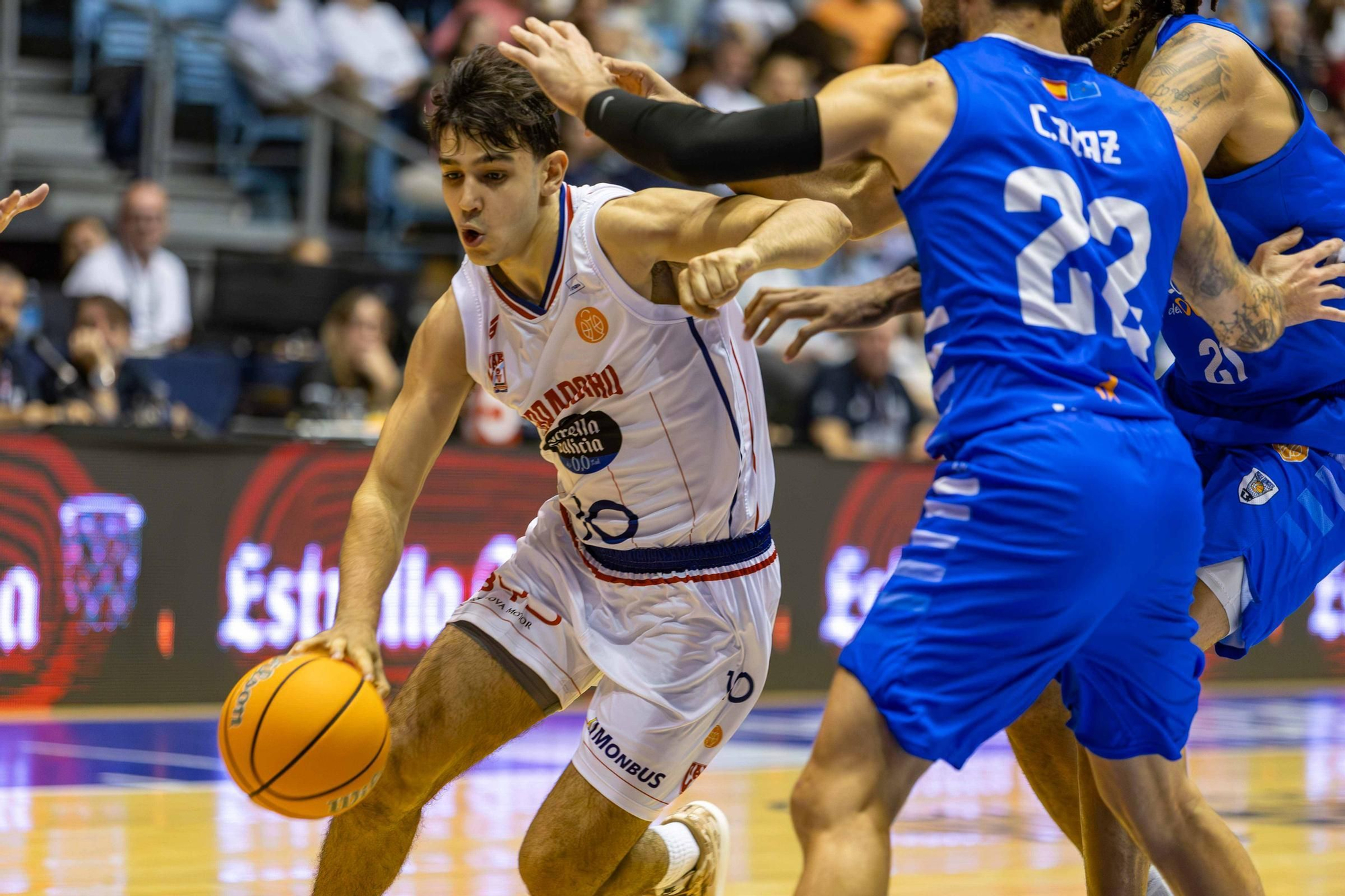 El Obradoiro ejerce de 'grande' para ganar al Melilla