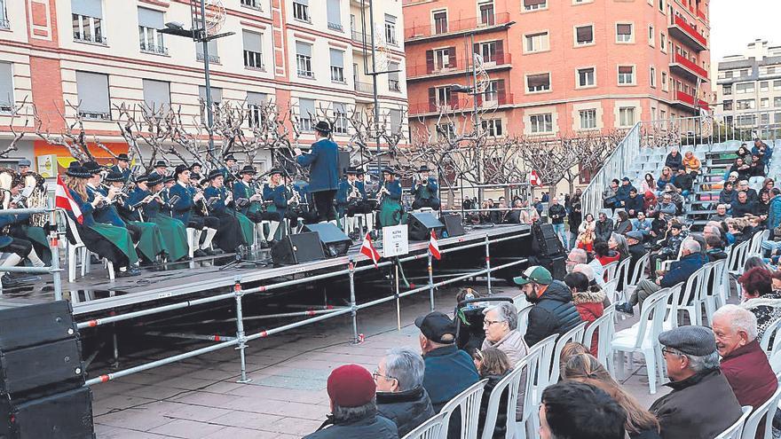 Músicas de cuatro   continentes ponen su banda sonora al último sábado festivo