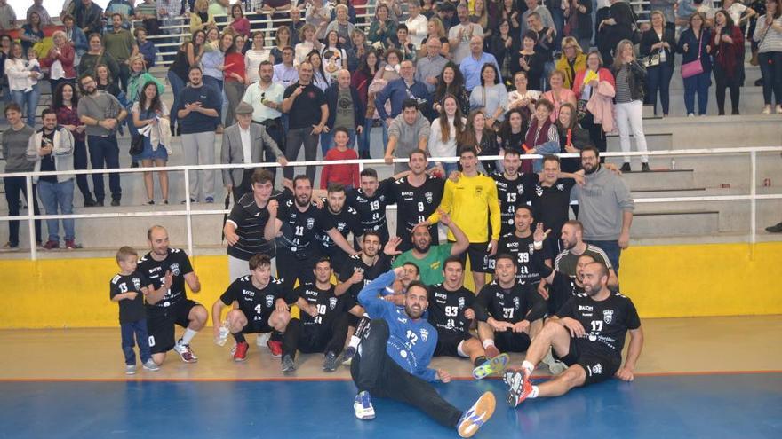 Los jugadores celebran la clasificación.