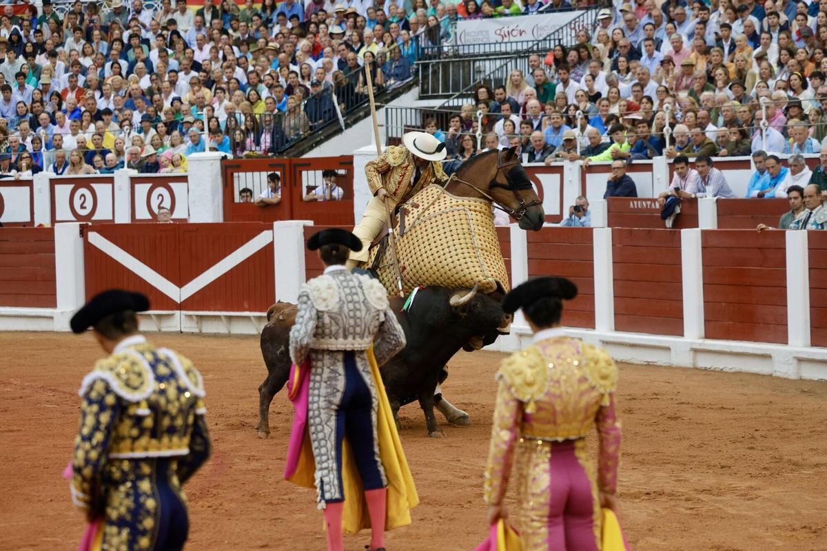 El triunfo de Morante y Pablo Aguado en Gijón, en imágenes El triunfo de Morante y Pablo Aguado en Gijón, en imágenes