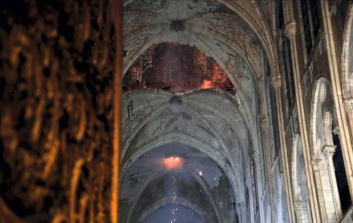 Incendio en la Catedral de Nôtre Dame