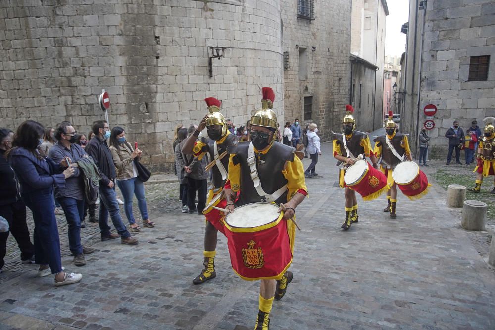 Girona viu el Divendres Sant amb l'acte de la Veneració de la Creu