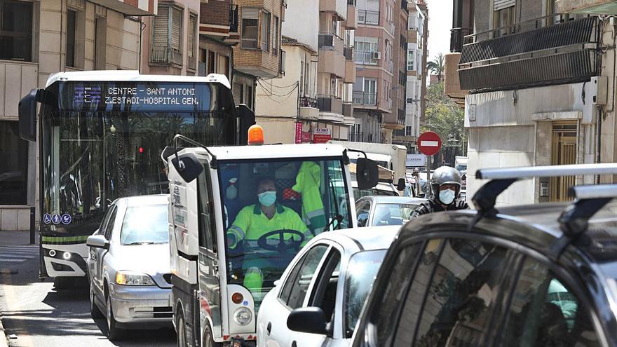 El asfaltado provoca una ratonera en Elche