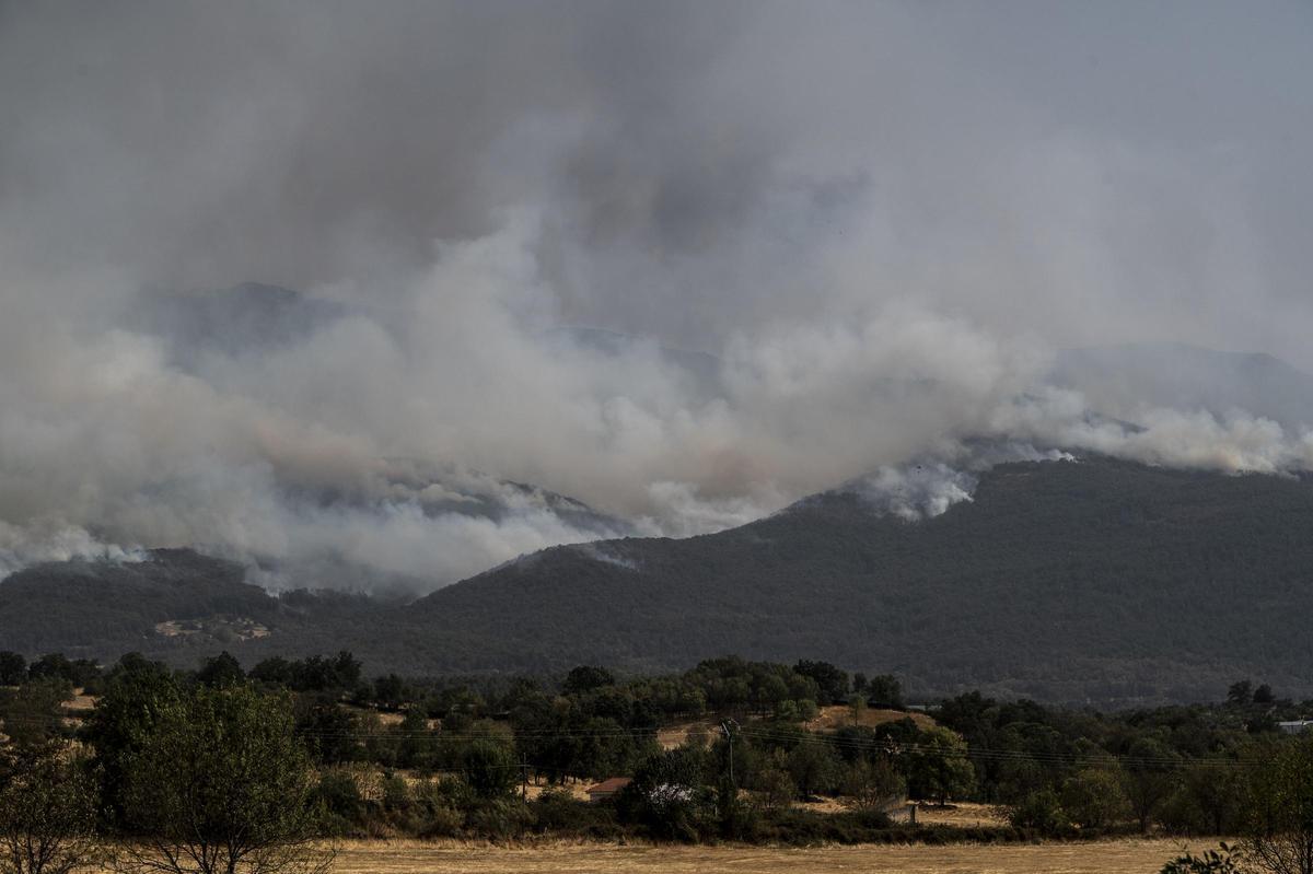 Fotogalería | Séptimo día del fuego de Jarilla, desde diferentes zonas: la vida en los pueblos, el ambiente y las llamas
