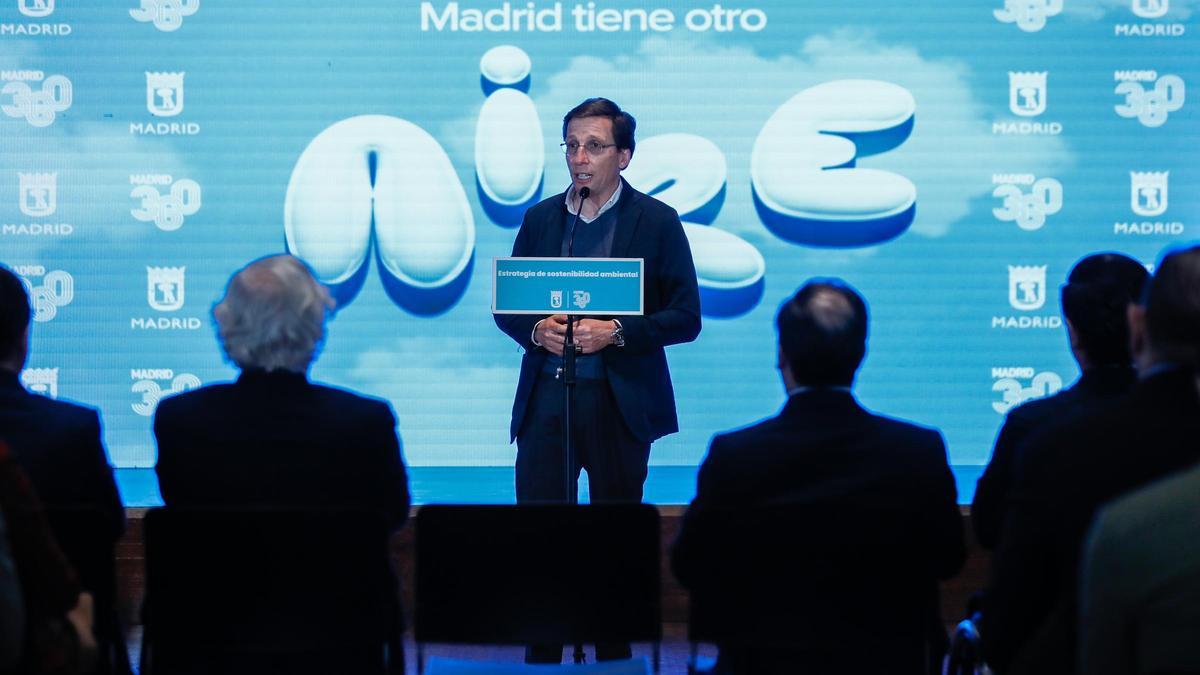José Luis Martínez Almeida durante la presentación de los datos de calidad del aire.