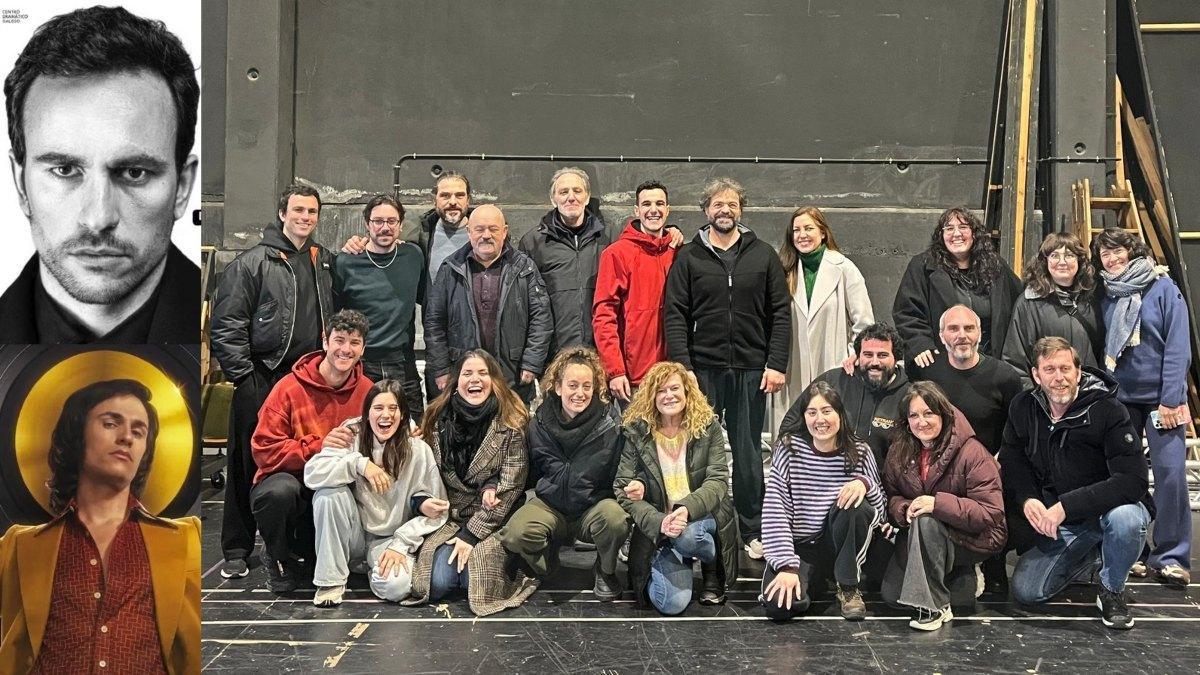 Alejandro Jato, como Hamlet e como Camilo Sesto. Na dereita:  grupo de traballo nun ensaio do CDG