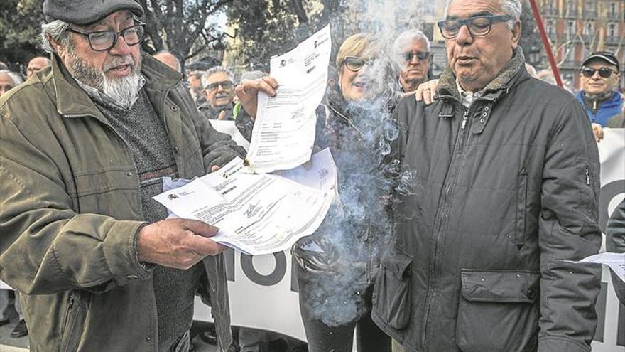 Los jubilados llevan su rabia a las puertas del Congreso