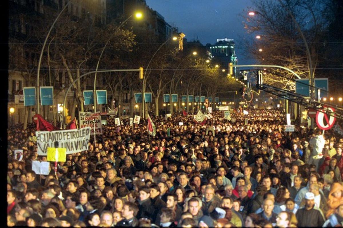 La multitudinaria manifestación vista desde el final del recorrido, en la plaza de Tetuan.