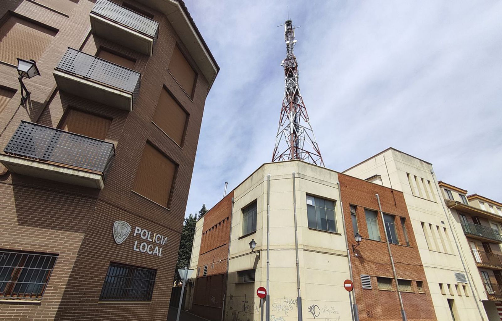 Aspecto de la torre de comunicaciones de Telefónica en la calle Ciudad de Toro, que será sustituida.
