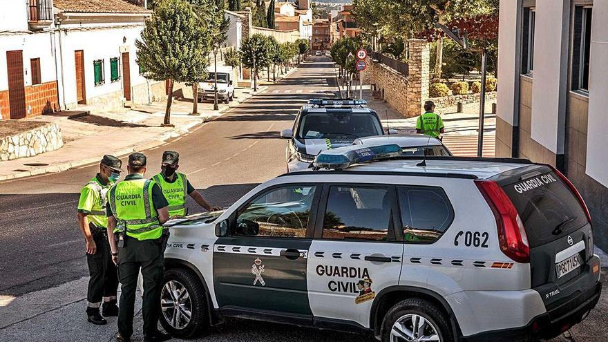 Guardia Civil en el acceso a Benigànim.