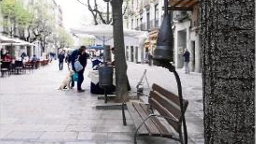 Els paradistes de la Rambla han  d&#039;utilitzar la llum d&#039;una botiga