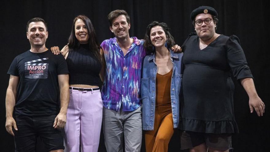 Algunos actores de las cuatro compañias, ayer, en la Sala Insular de Teatro. | | LP/DLP