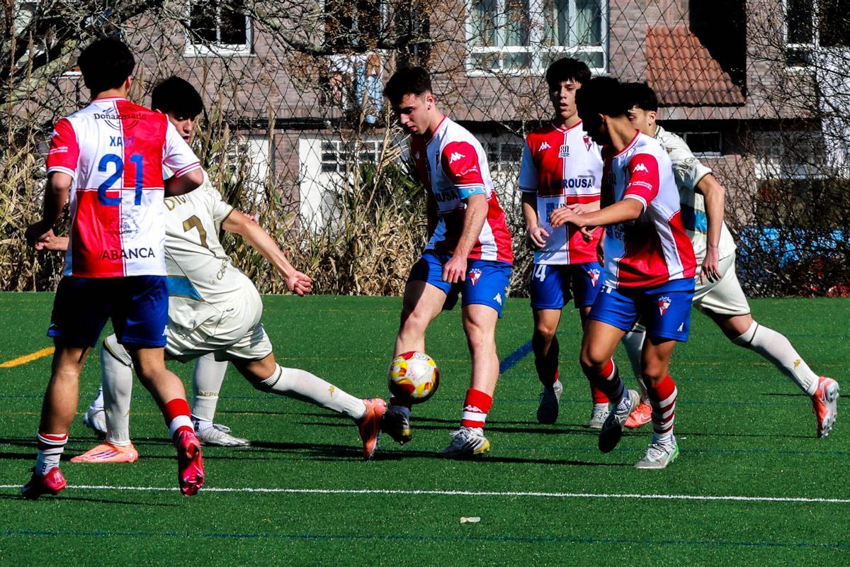 Un lance de un partido del Arosa juvenil durante esta temporada.