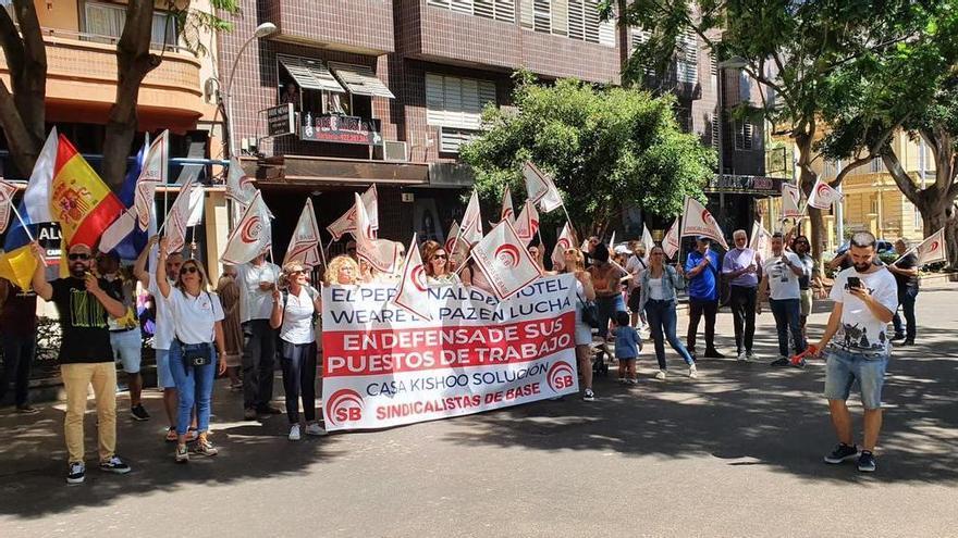 Los trabajadores de un hotel de Puerto de la Cruz exigen su reapertura