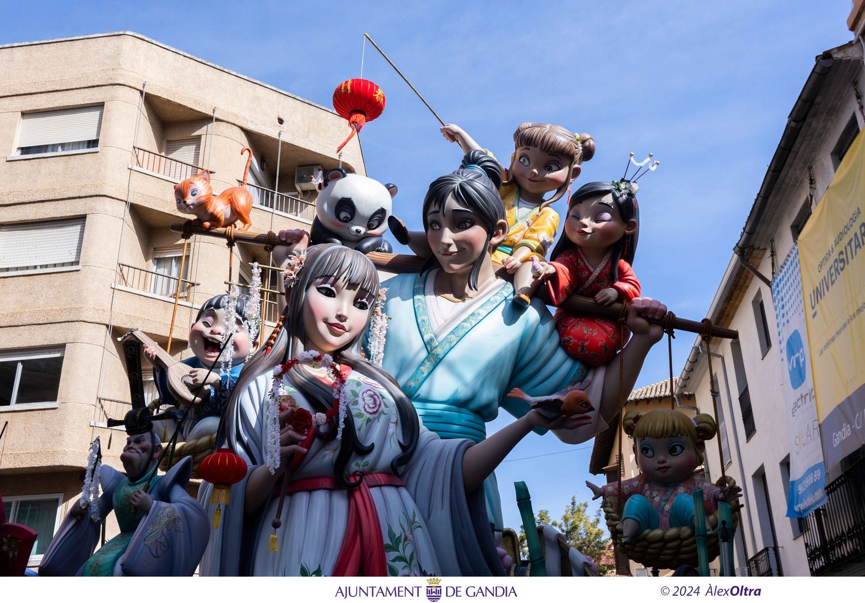 El domingo de las Fallas de Gandia, en casi ochenta imágenes