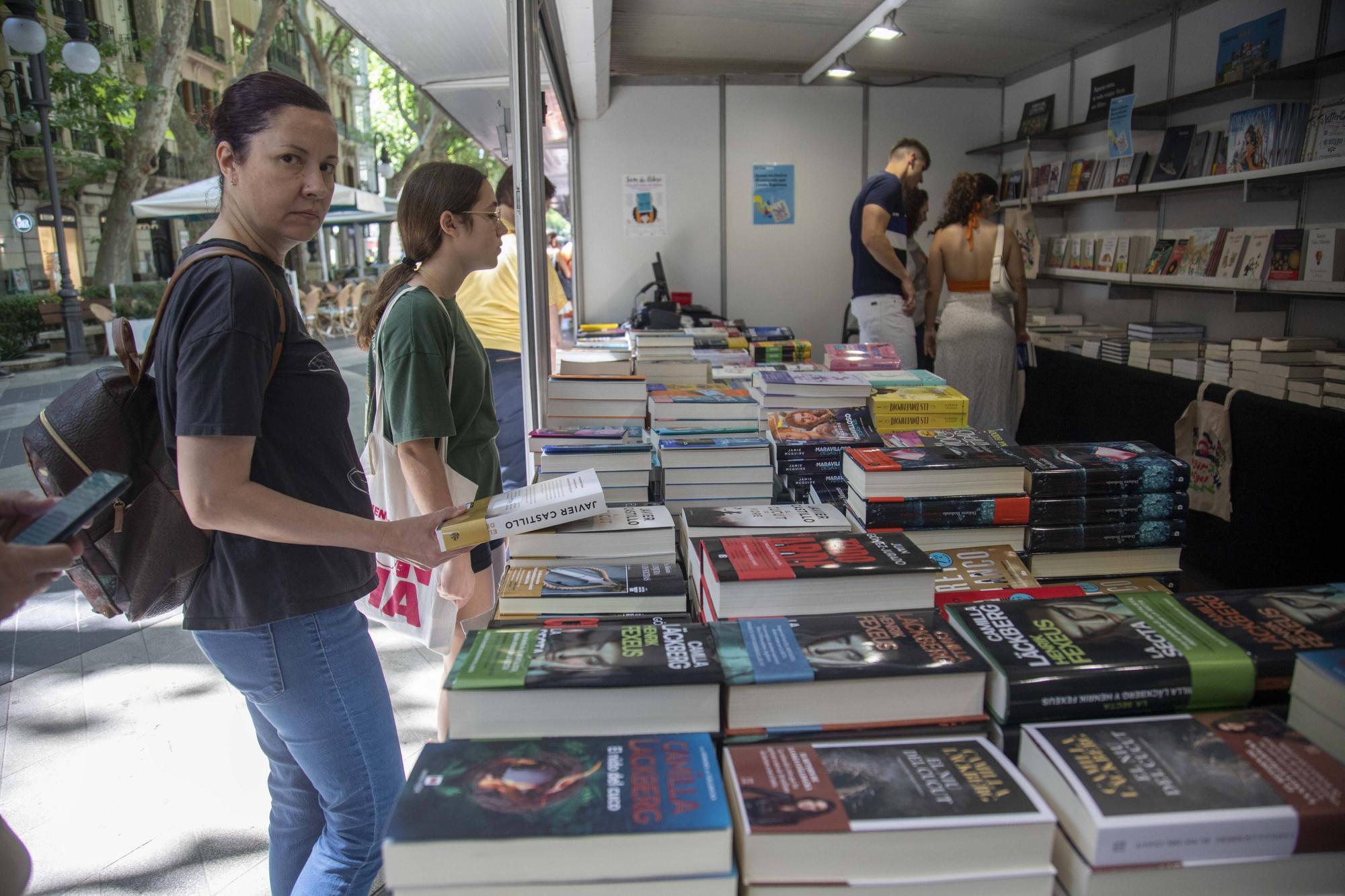 La literatura juvenil «avala el futuro del libro en papel»