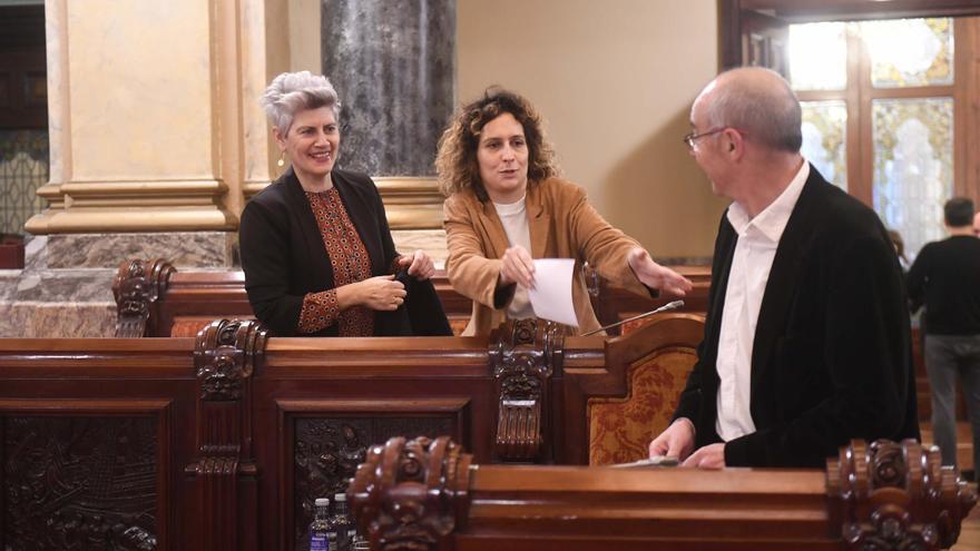 PSOE y BNG dan luz verde definitiva un modificativo del presupuesto de A Coruña para pagar 8 millones de facturas del bonobús