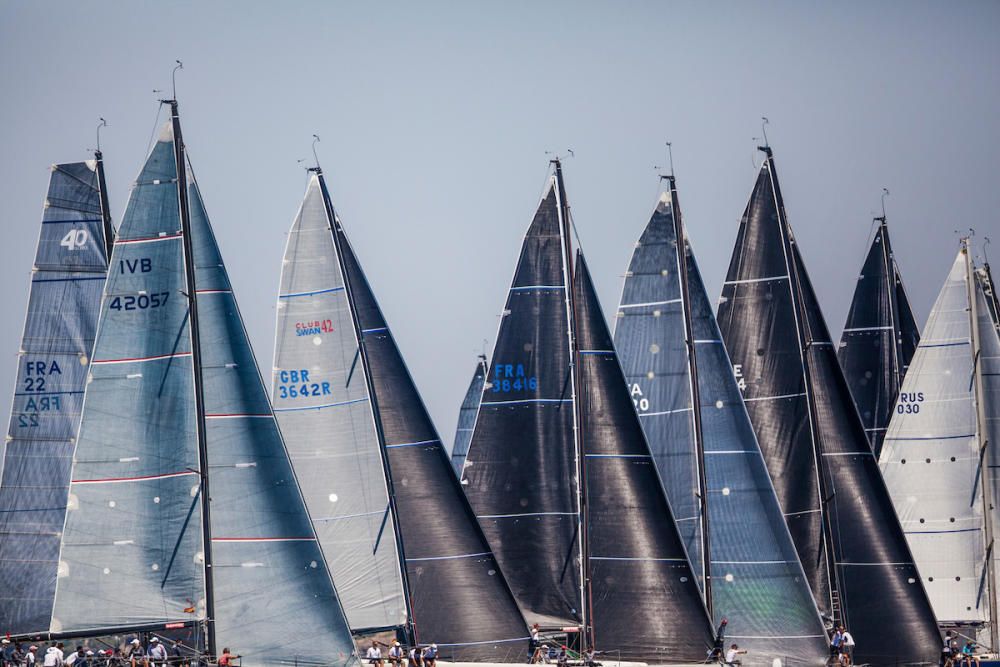 Noch bis Samstag (6.8.) laufen die Boote jeweils um 12 Uhr am Real Club Náutico aus. Ab 17 Uhr werden im Crew Village Feste für die dann zurückkehrenden Yachties veranstaltet. Der Zugang zum Regatta-Areal ist theoretisch nur den Teilnehmern sowie geladenen Gästen vorbehalten, wer freundlich fragt, kommt aber eventuell auch so rein. Die  Regatten selbst können zum Beispiel von der Küste in Son Veri Nou beobachtet werden.