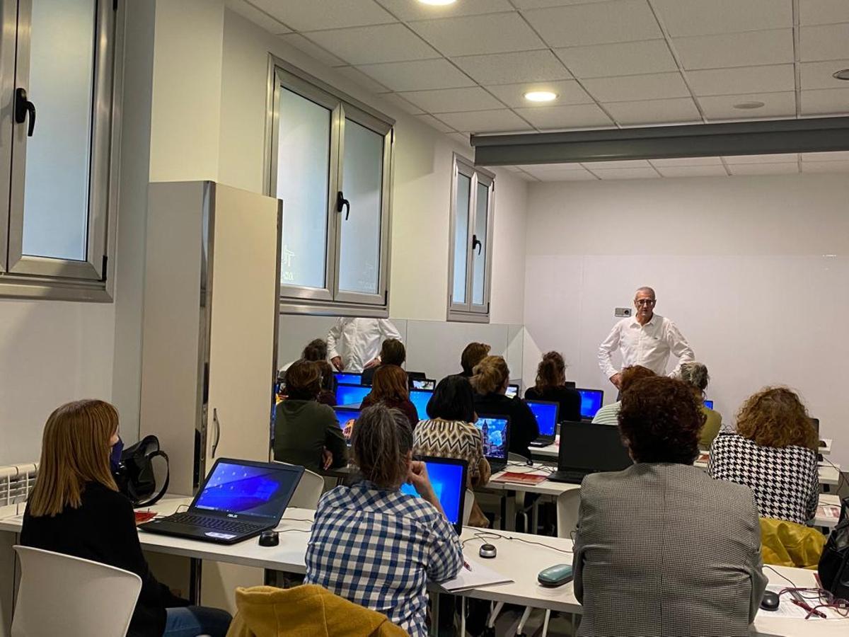 Alumnos en un taller impartido por Teylus, en Aviles