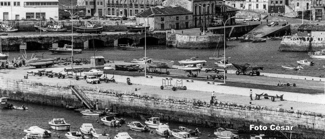 Una vieja estampa del muelle antes de crearse el puerto deportivo.