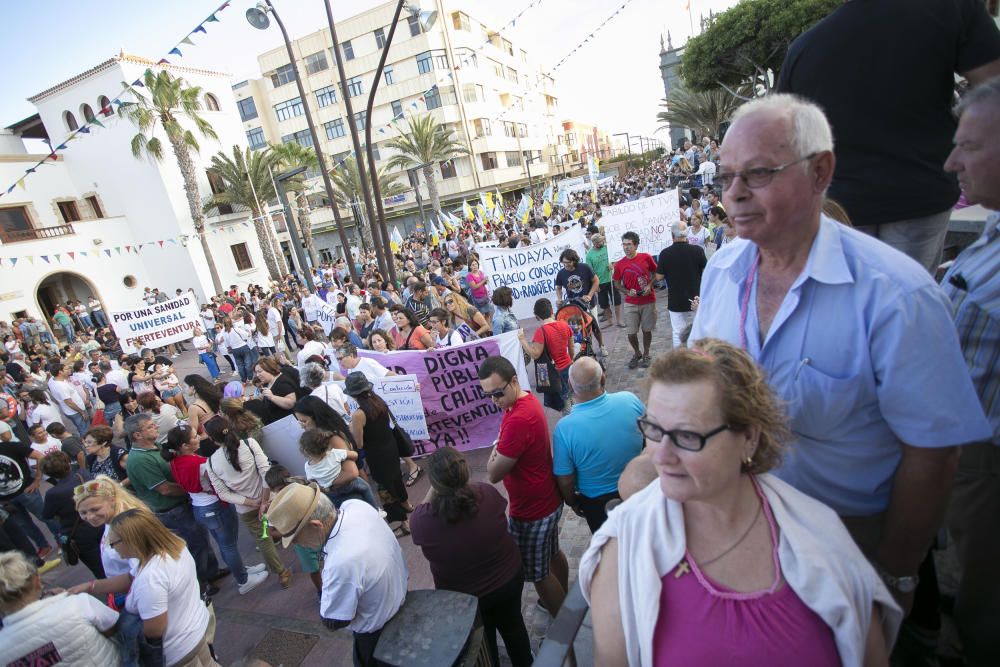 FUERTEVENTURA - MANIFESTACION POR UNA SANIDAD DIGNA EN FUERTEVENTURA - 23-09-16