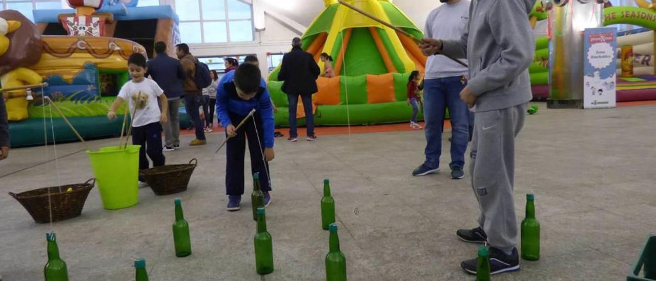 El programa PequeXmas, en la plaza cubierta de la Pola.