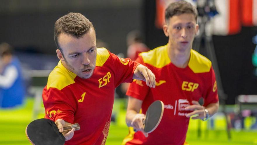 Alberto Seoane junto a Alejandro Díaz, en un partido.