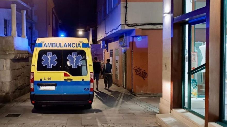 Acudió la ambulancia con base en Cangas al quedar libre.