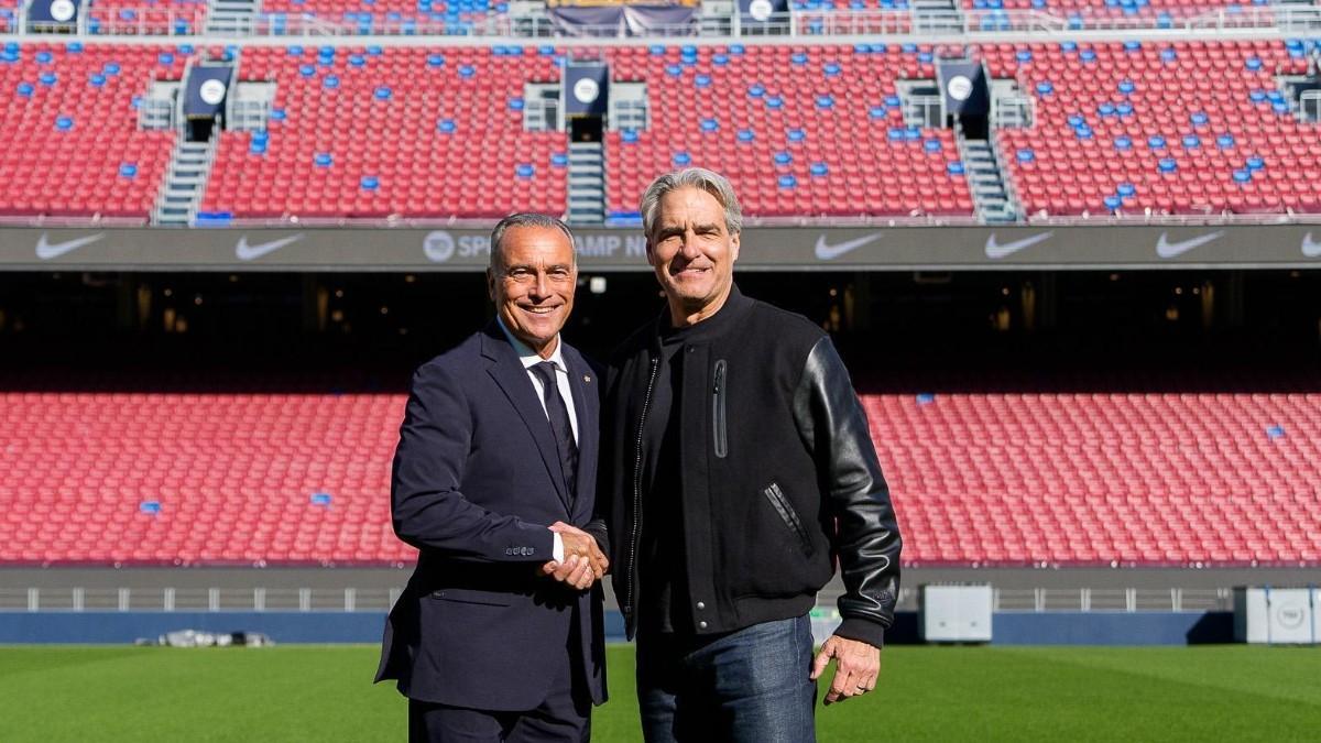 Los presidentes del Barça y Nike posaron en el Spotify Camp Nou