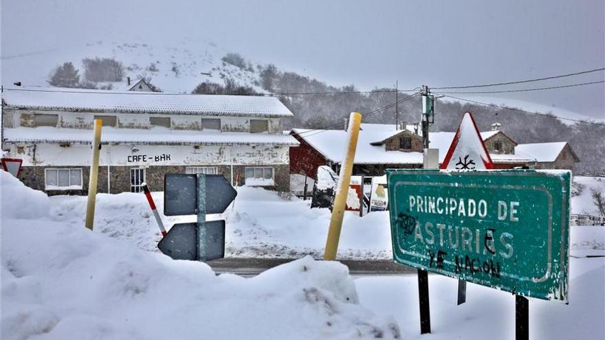 El temporal de nieve afecta ya a 81 vías en todo el país