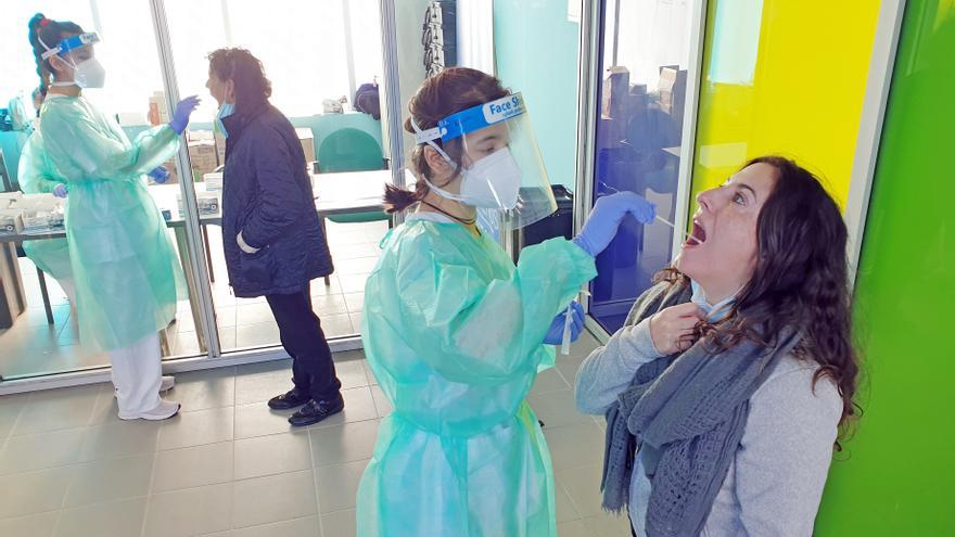 La bajada de casos activos de coronavirus se frena en Galicia al inicio del entroido